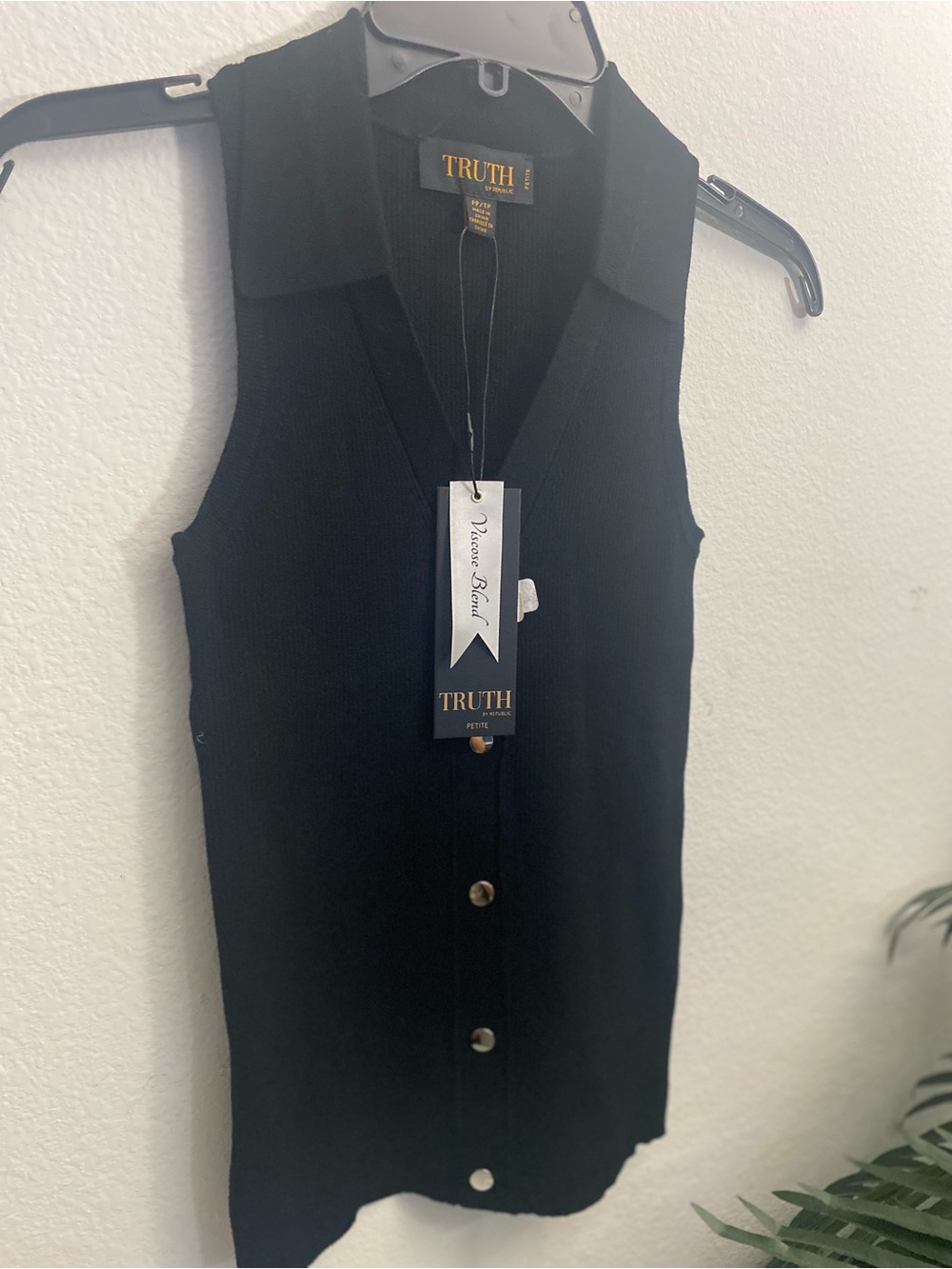 Truth Black Ribbed Sleeveless Button-Front Collared Tank